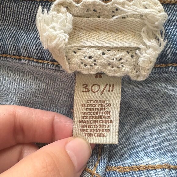 Altar'd State Straight Leg Jeans Light Wash Asymmetric Crossover Waist Size 30 - Picture 7 of 7